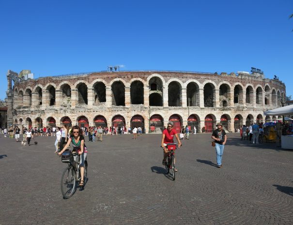 Arena of Verona, the departure of the bike tour