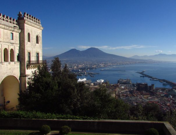 Napoli and the Vesuvius volcano: one of the most iconic images of Southern Italy