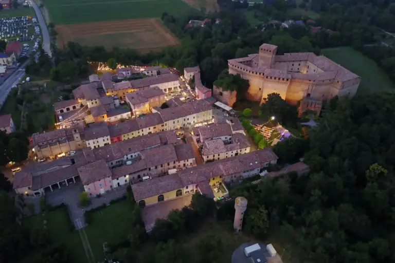 Visit Emilia - Castello di Montechiarugolo, borgo (PR)